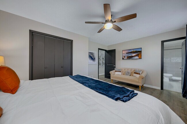 Building Photo - 2062 Woodbine Cir