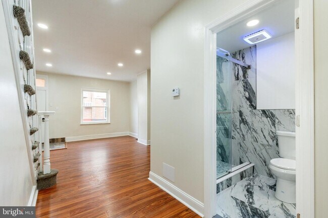Building Photo - 2102 S Opal St