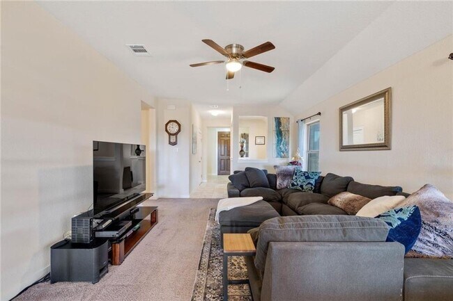 Building Photo - Warm & Inviting 3BR / 2BA Home with Large Backyard