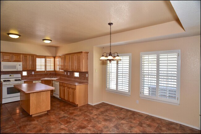 Building Photo - 2041 Shadow Ridge Dr