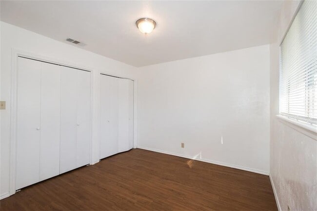 Building Photo - 9007 Little Walnut Pkwy