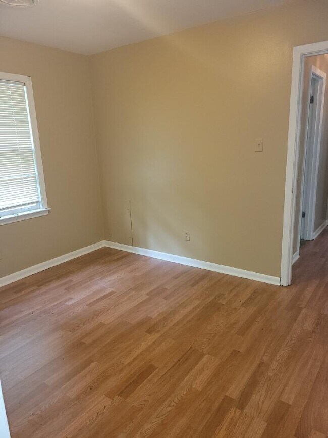 Building Photo - 1733 Carlyle Ave