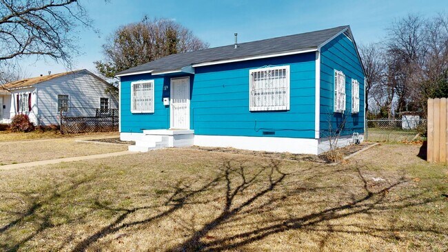 Building Photo - HUGE PRICE IMPROVEMENT $995!!!!