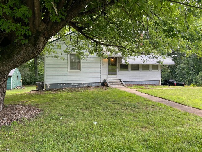 Primary Photo - 855 Bethania-Rural Hall Rd