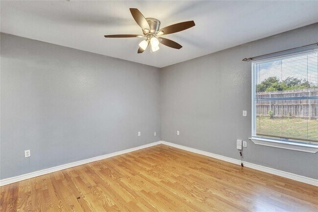 Building Photo - 1708 Lovingood Dr