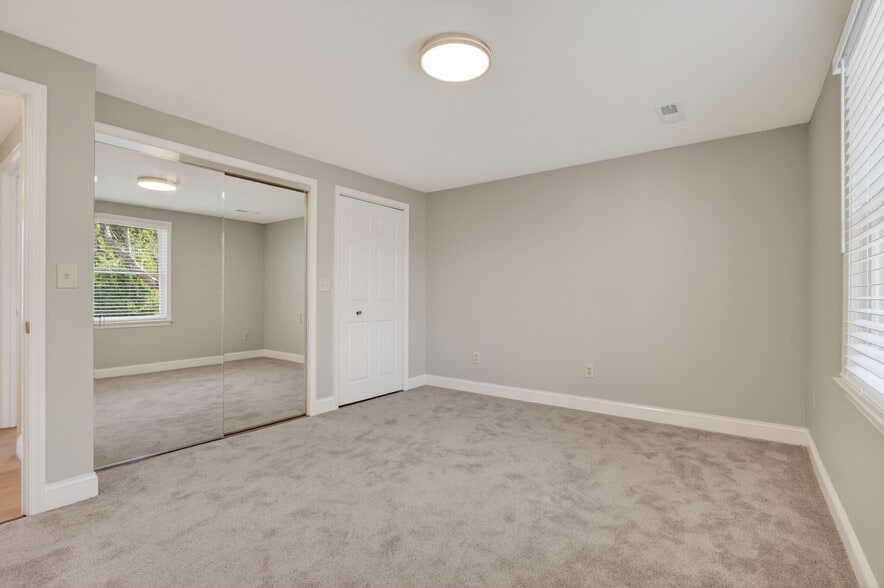 Building Photo - 19204 Saint Johnsbury Ln