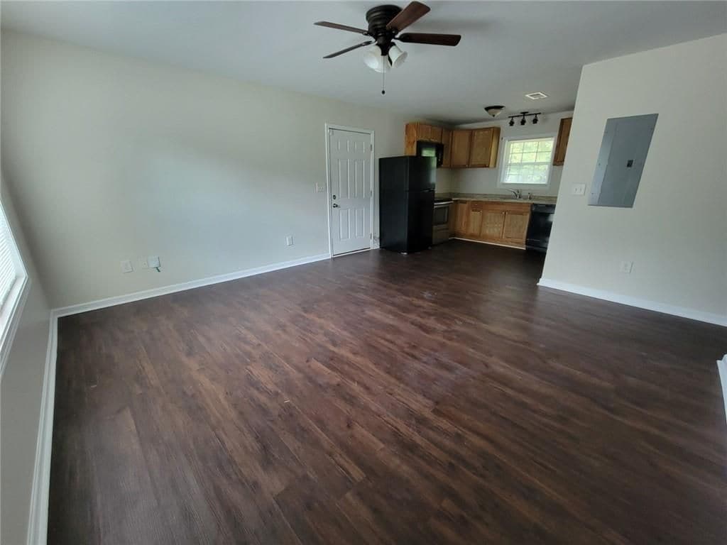 Building Photo - 9167 Bent Pine Ct NE
