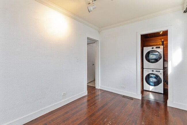 Building Photo - 5155