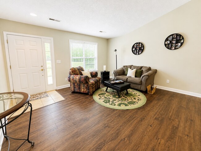Building Photo - Black Mountain Townhome