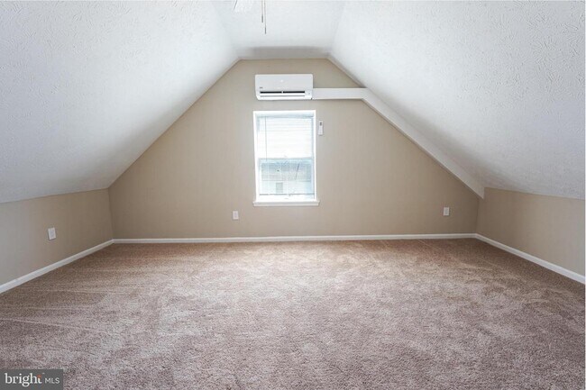 Building Photo - 3105 Shawnee Dr