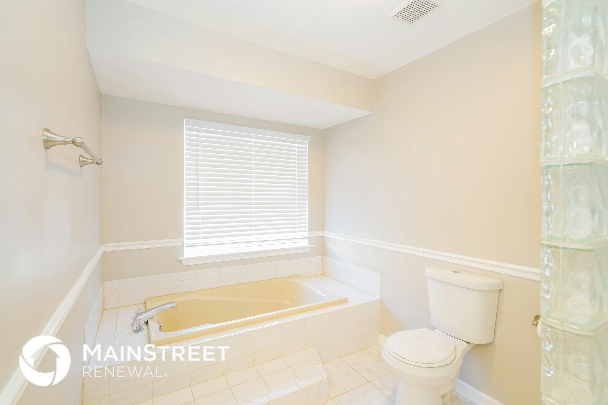 Building Photo - 5007 Swallow Dr