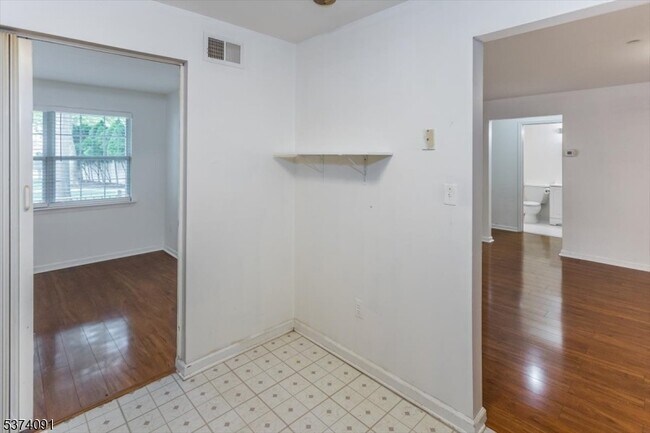 Building Photo - 34 Maple Ln