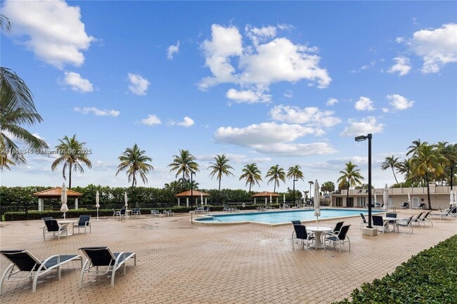 Building Photo - 2625 Collins Ave