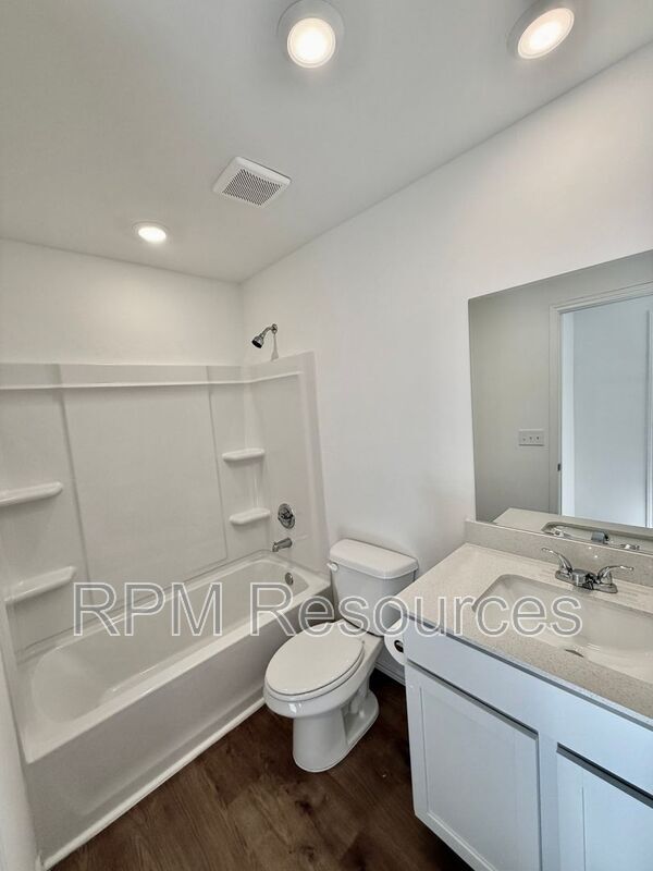 Building Photo - 10320 Baled Bermuda Rd