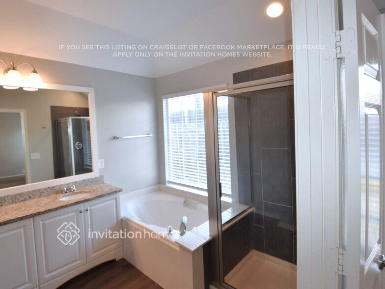 Building Photo - 4737 Park Downs Dr