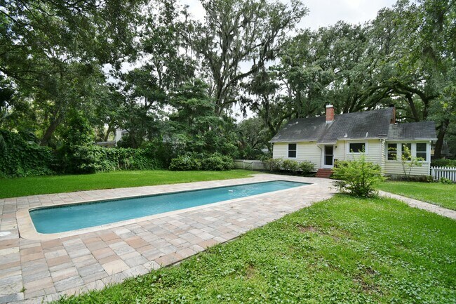 Building Photo - 2929 Arapahoe Ave