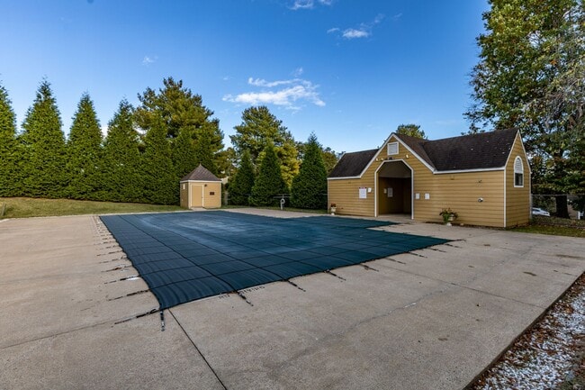 Building Photo - 1289 Clifden Green