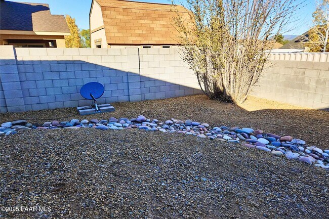 Building Photo - 7559 N Summit Pass