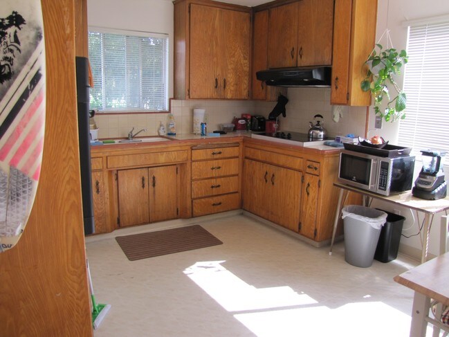 Interior - 835 Corcoran Ave
