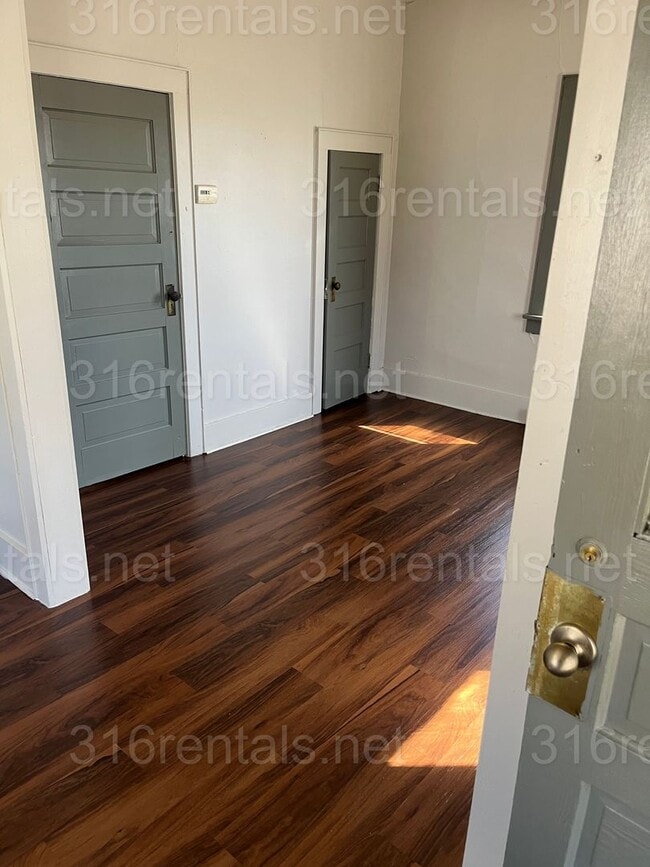 Building Photo - $700 - 1 bed 1 bath - Single Family Home