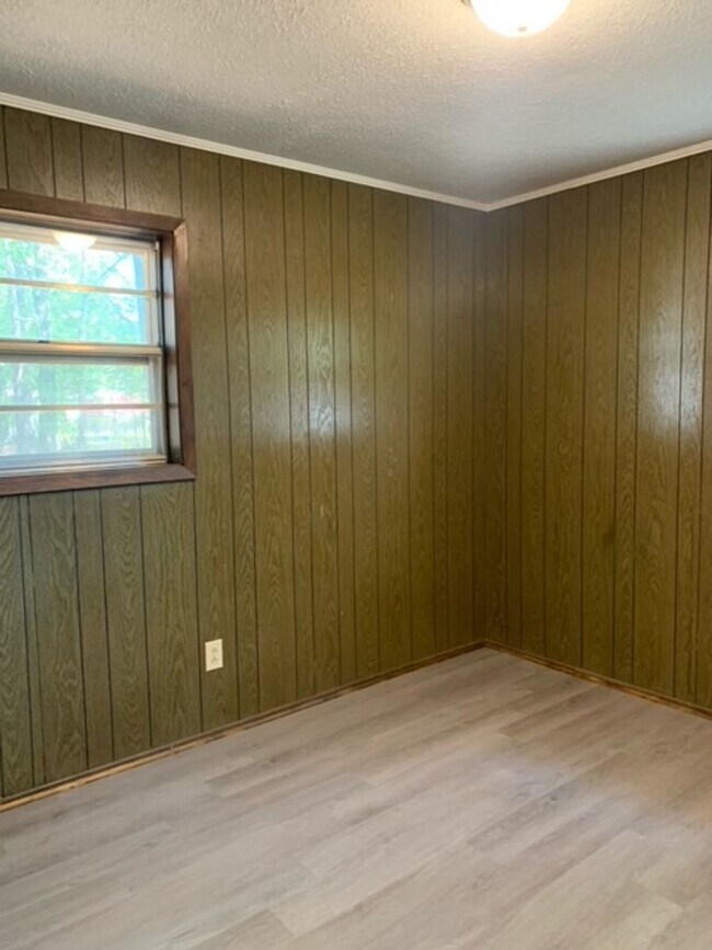 Building Photo - Renovated 3 Bedroom 1 Bath Home for Rent!