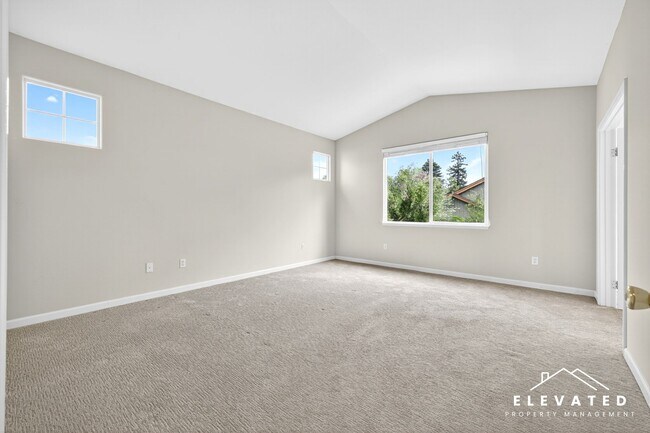 Building Photo - 5412 Sharon St