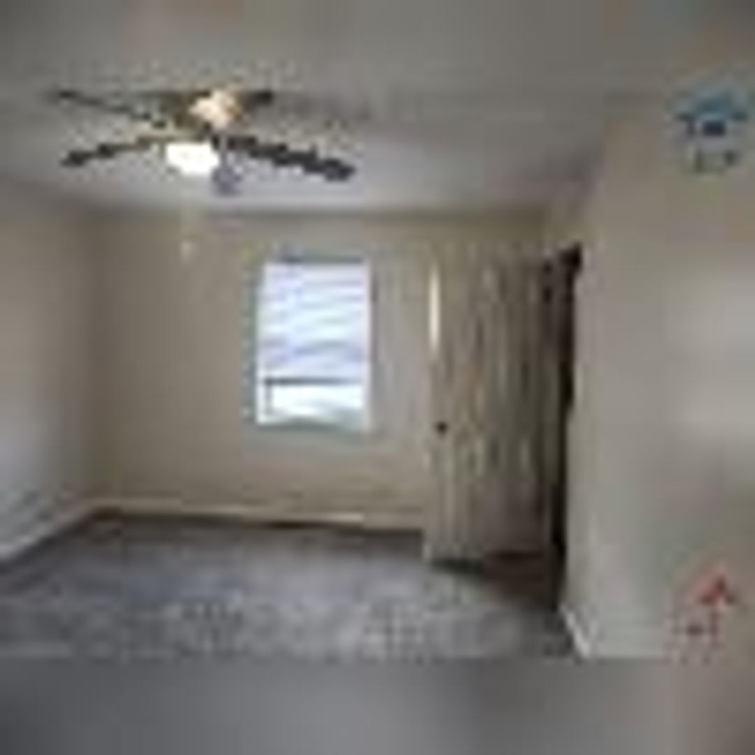 Building Photo - 540 W Stevens St