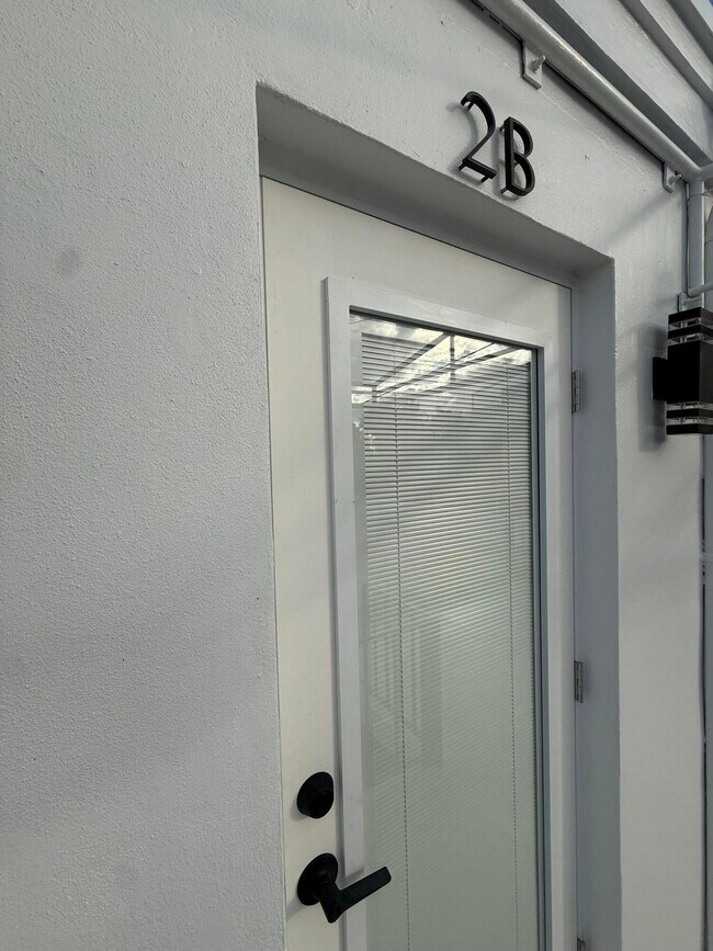 Building Photo - 5909 S Dixie Hwy