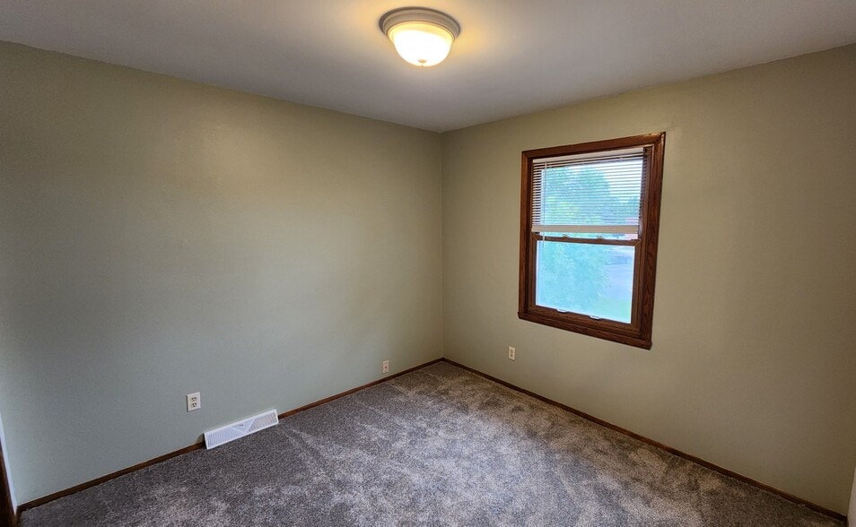 Building Photo - 103 W Stoney Ridge Way