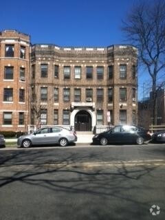 Building Photo - 447 Park Dr