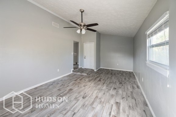 Building Photo - AVAILABLE NOW! - 2262 ROXANNA DR, CINCINNA...