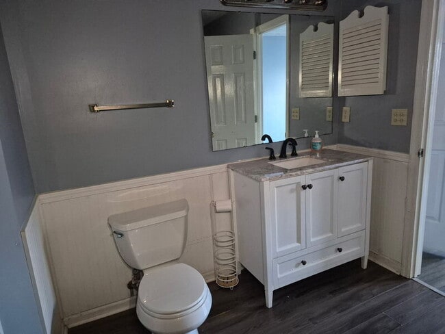 Building Photo - 1004 Brookhollow Dr