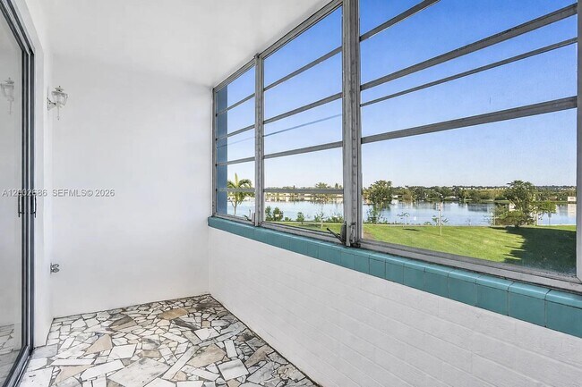 Building Photo - 1501 NE Miami Gardens Dr