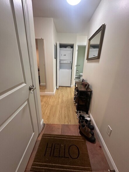 Building Photo - 158 N Twin Oaks Ter