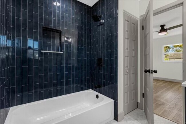 Building Photo - Newly Renovated, Luxurious 4 Bedroom 3 Bat...