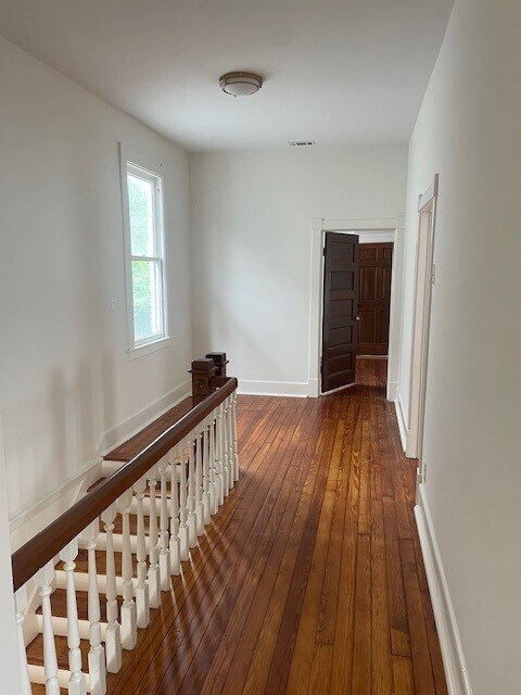 Building Photo - 718 E Henry St
