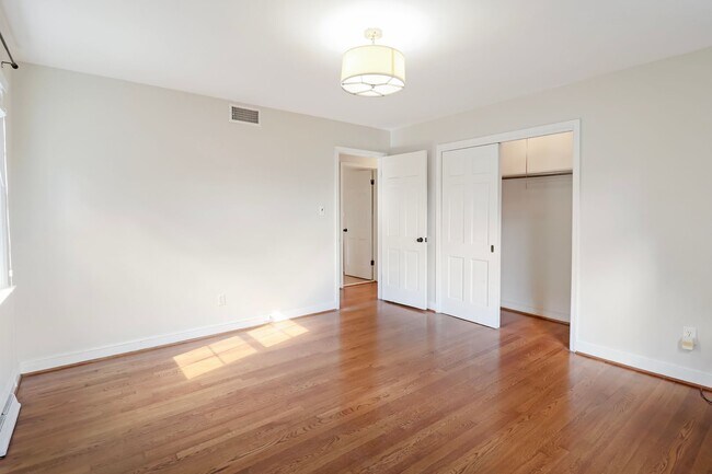 Building Photo - Dreamy 4 Bed, 2 Bath Cape Cod in Sauer's Garden Available Now!