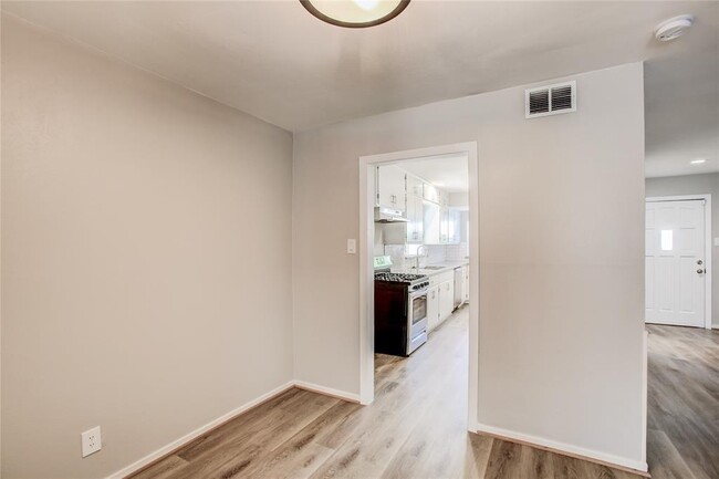 Building Photo - 4137 Woodfin St