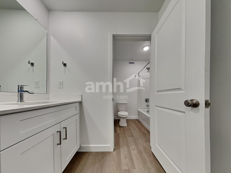 Building Photo - 4621 S 97th Dr