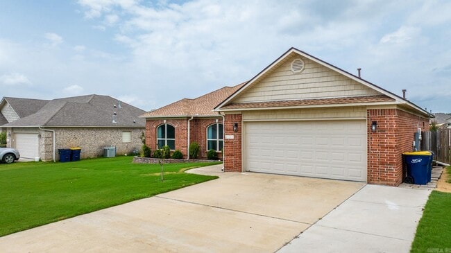 Building Photo - 2423 Palisade Dr