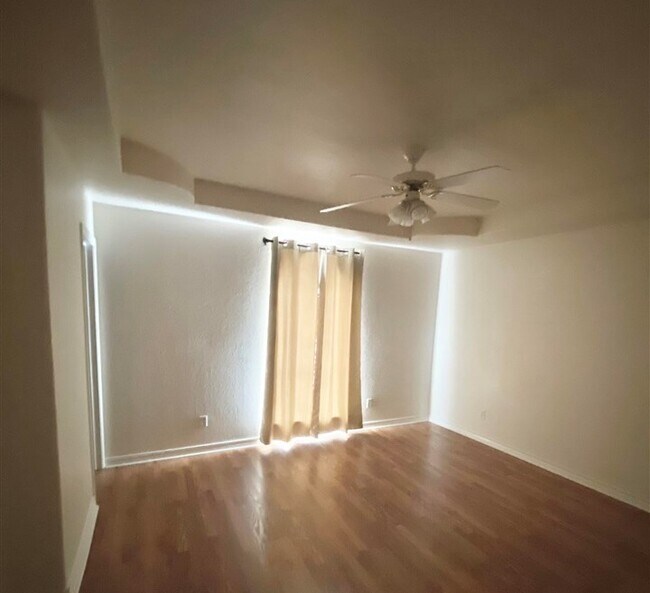 Building Photo - 1000 Ranchway Dr