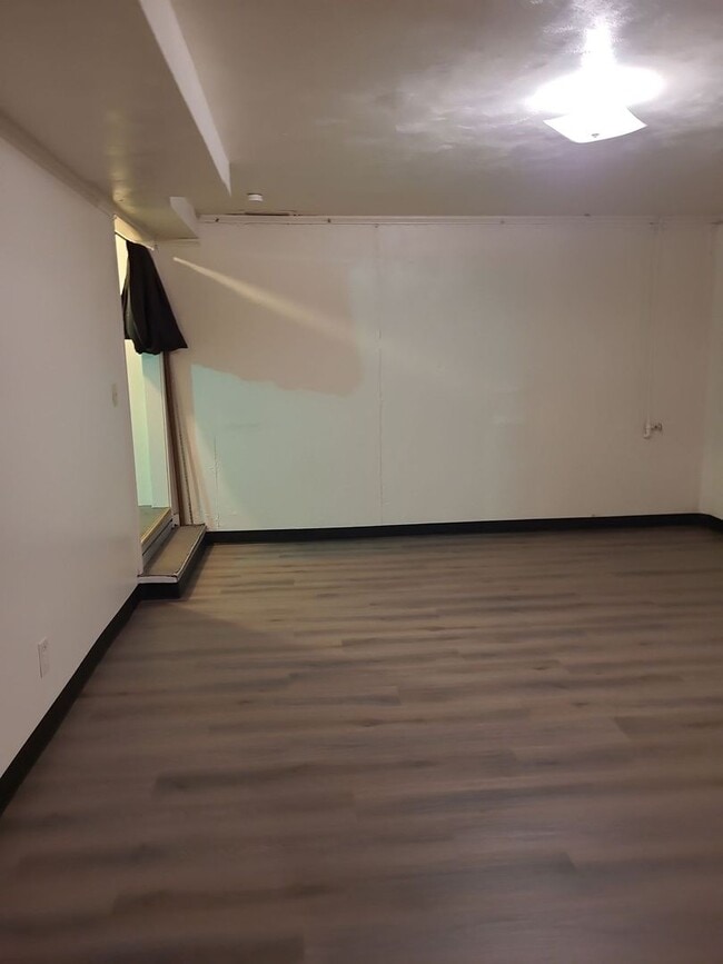 Building Photo - Ephrata House with Full Basement
