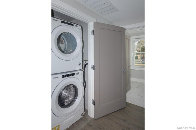 Building Photo - 75 Circle Dr