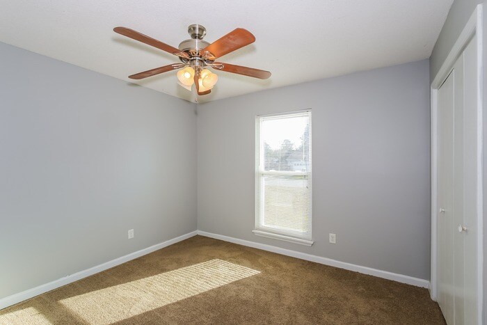 Building Photo - 1827 Covington Pl