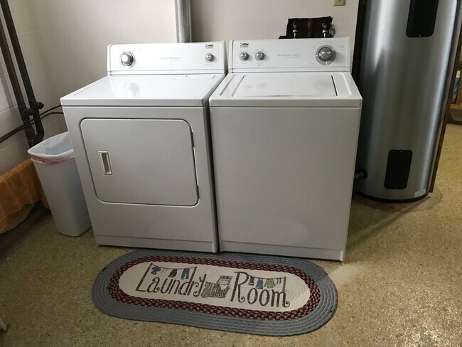 Building Photo - Continental