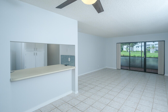 Building Photo - 1015 Green Pine Blvd