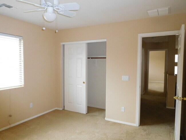 Building Photo - Huge 2700 SFT, Golf-view Community in Villages at Queen Creek!