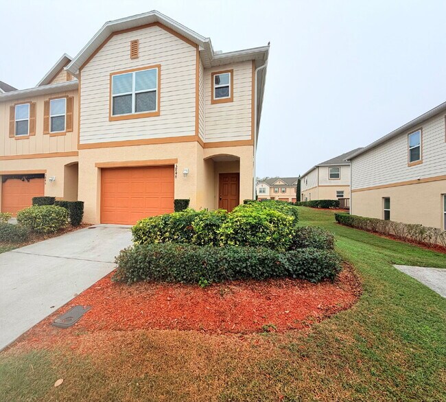 Building Photo - "Beautifully Maintained 3-Bed Townhouse with 2.5 Baths in Lakeland - Spacious 1,676 Sq. Ft.!"