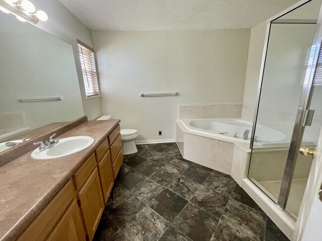 Building Photo - 134 Lakeview Dr