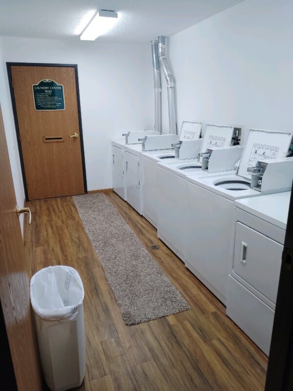 Building Photo - 799 Roundhouse Addt